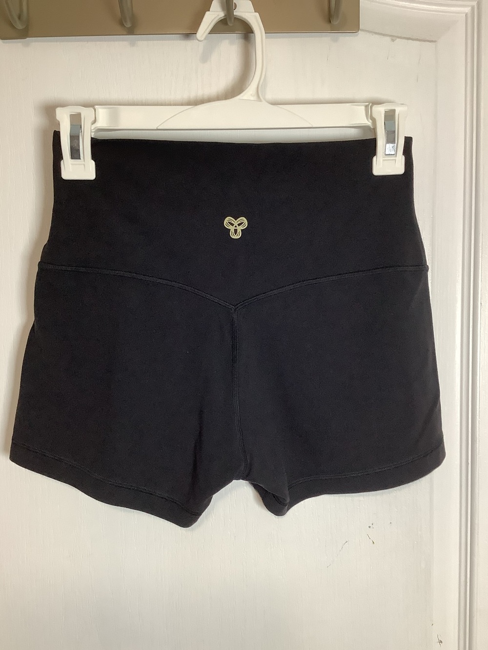 Aritzia TNA Golden Women’s Black High-Waist Athletic Shorts